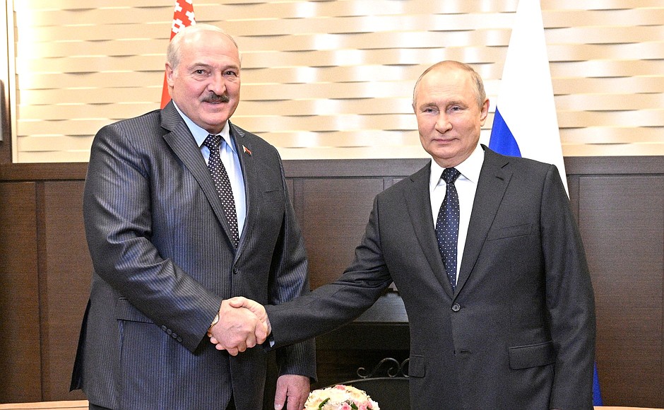 “Putin Lukaşenkoya təzyiqini gücləndirir” - Britaniya kəşfiyyatı