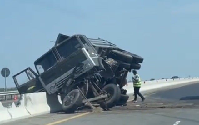 Cəlilabadda “KamAZ” qəza törətdi - VİDEO