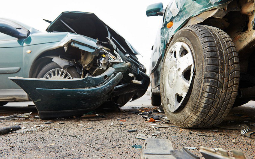 Neftçalada “Mercedes” avtomobili aşdı – 1 ölü, 2 yaralı var