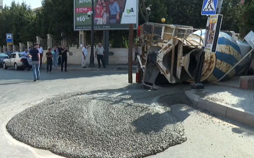 Bakıda betonqarışdıran maşın aşdı