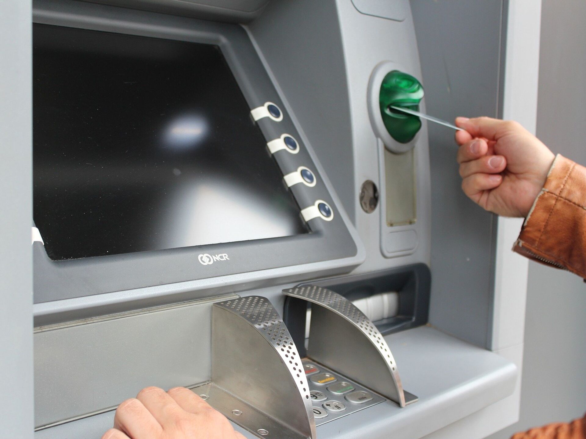 Tovuzda bankomat kartından oğurluq edən şəxs saxlanıldı - FOTO Tovuzda bankomat kartından oğurluq edən şəxs saxlanıldı - FOTO