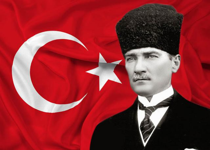 Erməni uşaqlar məktəbə Atatürkün portreti olan bel çantaları ilə gedəcək - FOTO