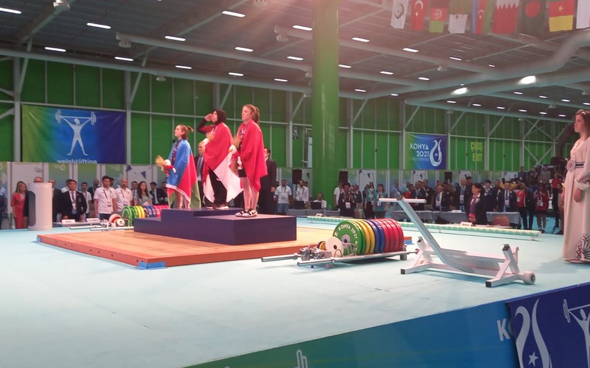 Azərbaycan İslamiadada ağırlıqqaldırma növündə ilk medalını qazandı - FOTO 