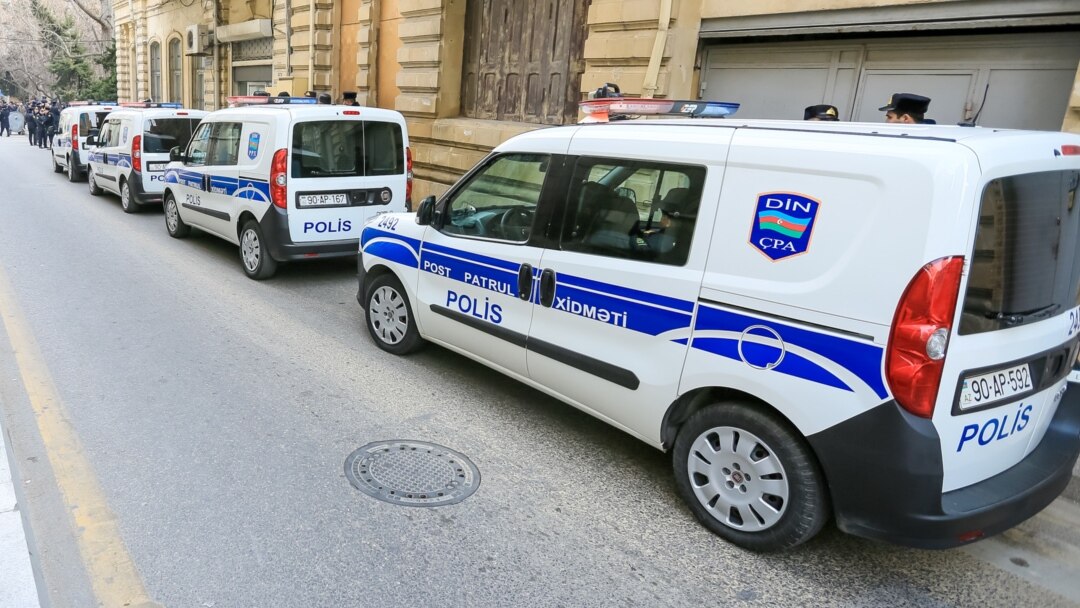 Xızıda sürücü və dostu polislərə müqavimət göstərib