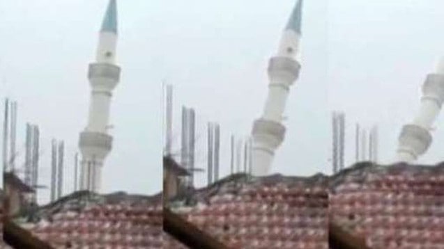 Ankarada fırtına məscidin minarəsini uçurdu - VİDEO