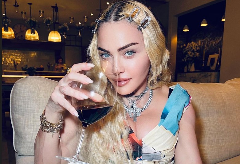 Madonna 22 yaşlı model oğlunu üzə çıxartdı - FOTO