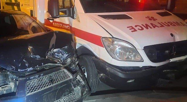Bakıda ambulans qəzaya düşdü - FOTO