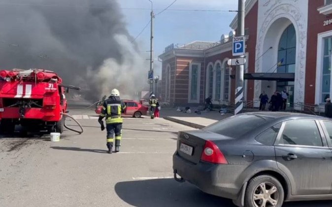 Ukraynada dəmiryolu stansiyası vuruldu - 15 ölü, 50 yaralı var - VİDEO