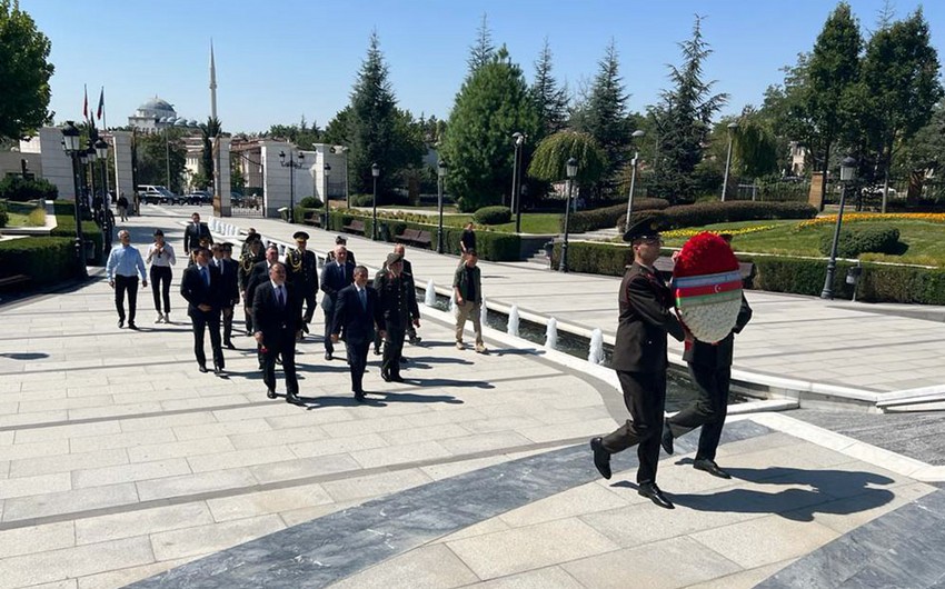Zakir Həsənov Ankarada Heydər Əliyev Parkını ziyarət etdi - FOTO