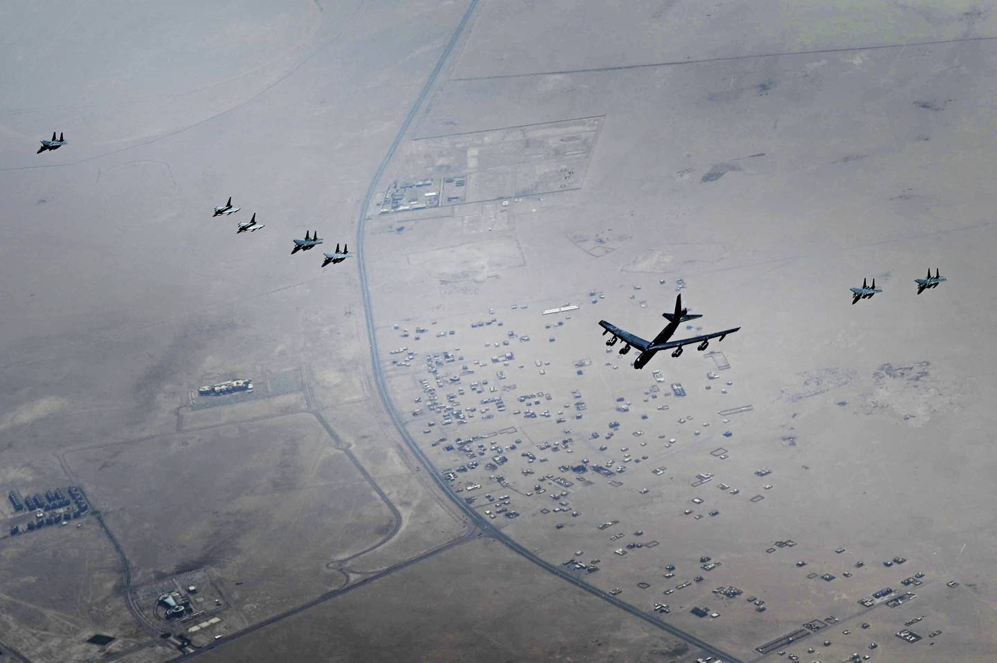 ABŞ Yaxın Şərq üzərində iki B-52 bombardmançı təyyarəsi uçurub