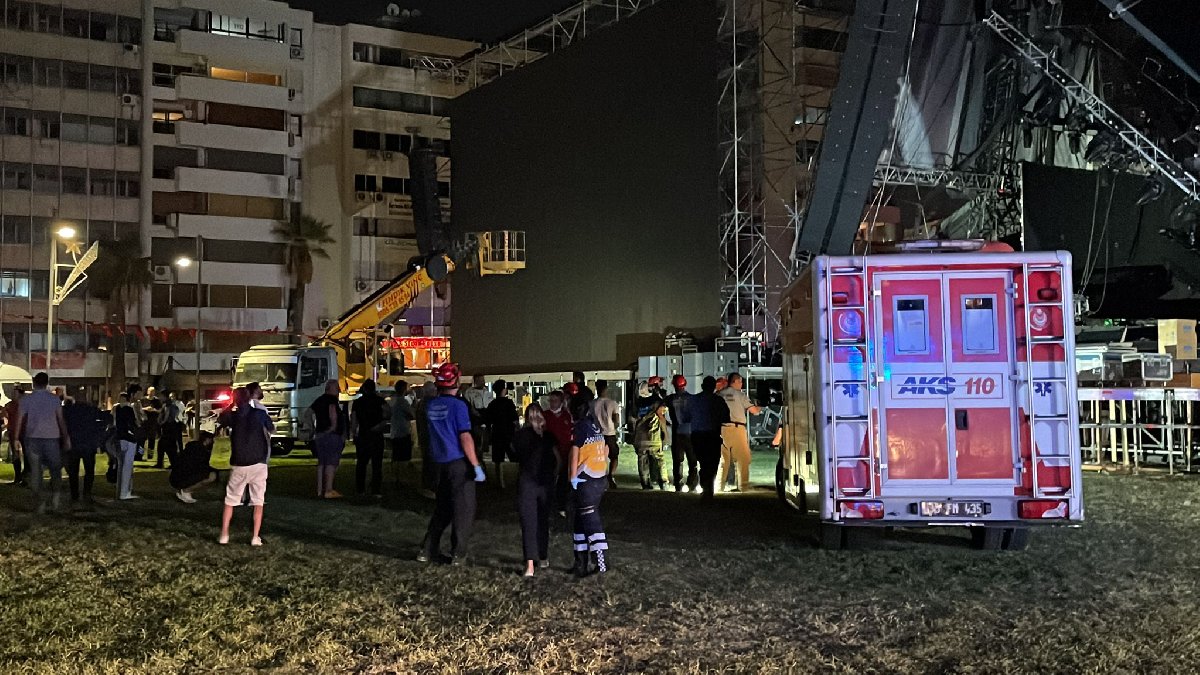 Tarkanın konsert verəcəyi səhnə çökdü - Yaralılar var – VİDEO 