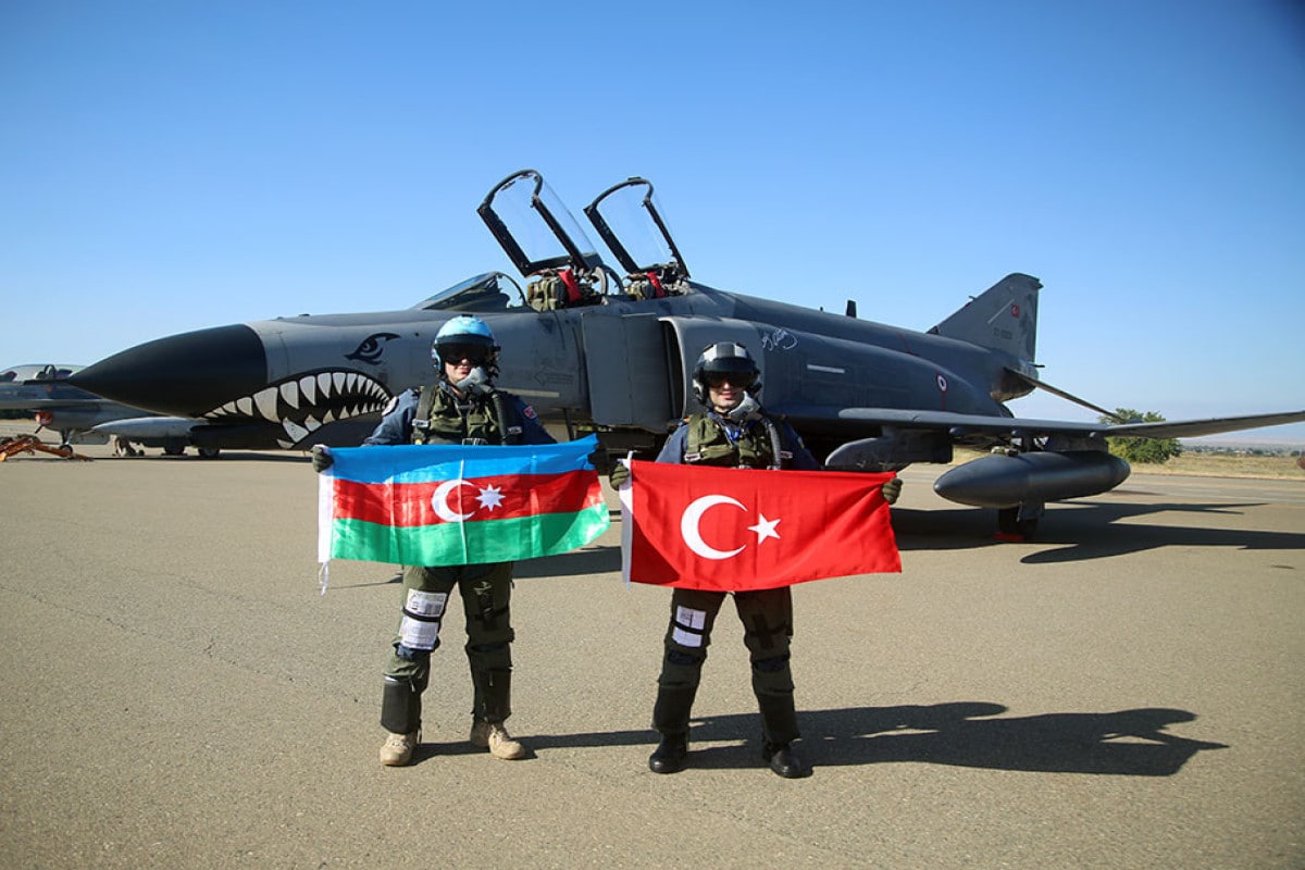 Azərbaycan və Türkiyə pilotlarının təlimi başa çatdı - VİDEO Azərbaycan və Türkiyə pilotlarının təlimi başa çatdı - VİDEO