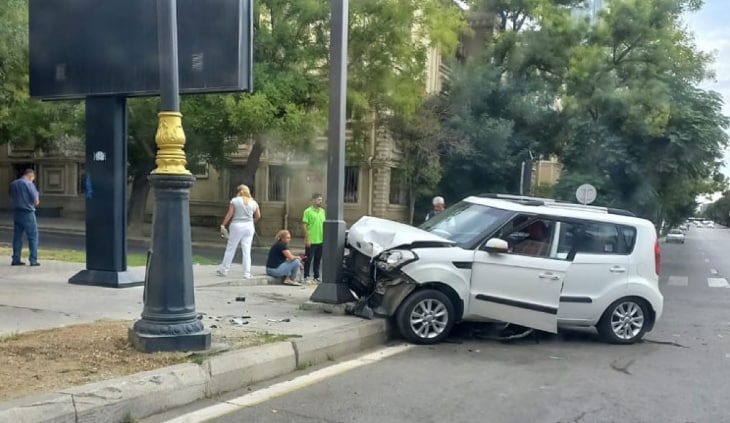 Bakıda iki minik avtomobili toqquşdu - FOTO