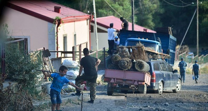 Laçından köçən 14 erməni ailəsinə İrəvanda pul verildi