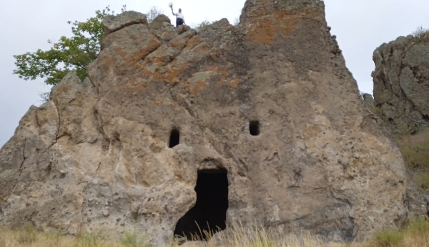 Laçındakı “Ağzıbir” mağarasında erməni vandallığı - VİDEO