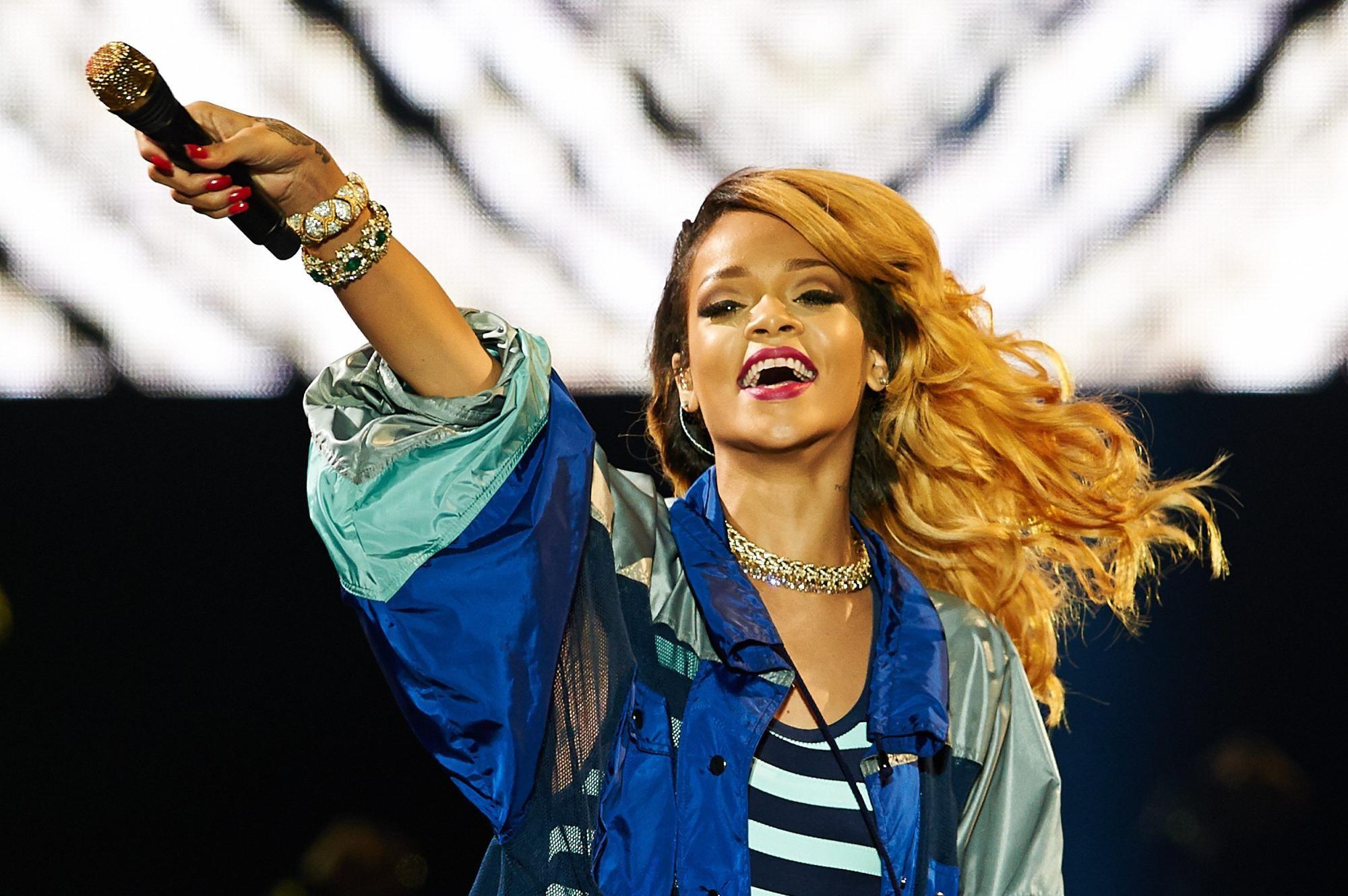 Analıq məzuniyyəti bitdi - Rihanna GERİ QAYIDIR 