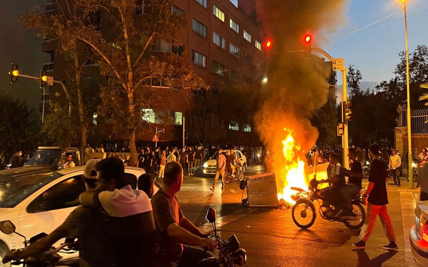 İranda etirazlarda daha bir gənc qız ÖLDÜRÜLÜB - FOTO