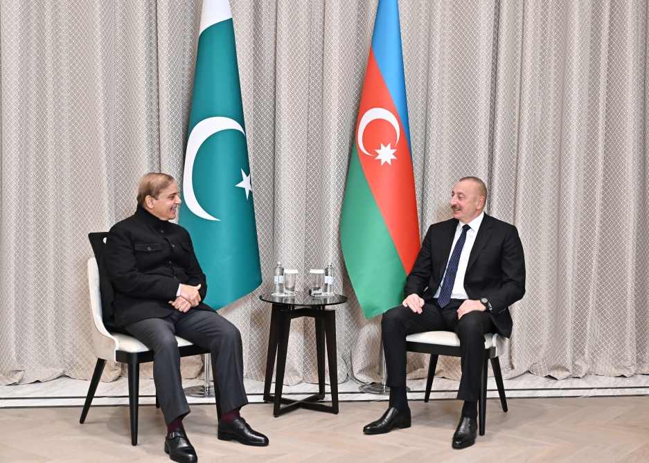 İlham Əliyev Astanada Pakistanın Baş naziri ilə görüşdü - FOTO