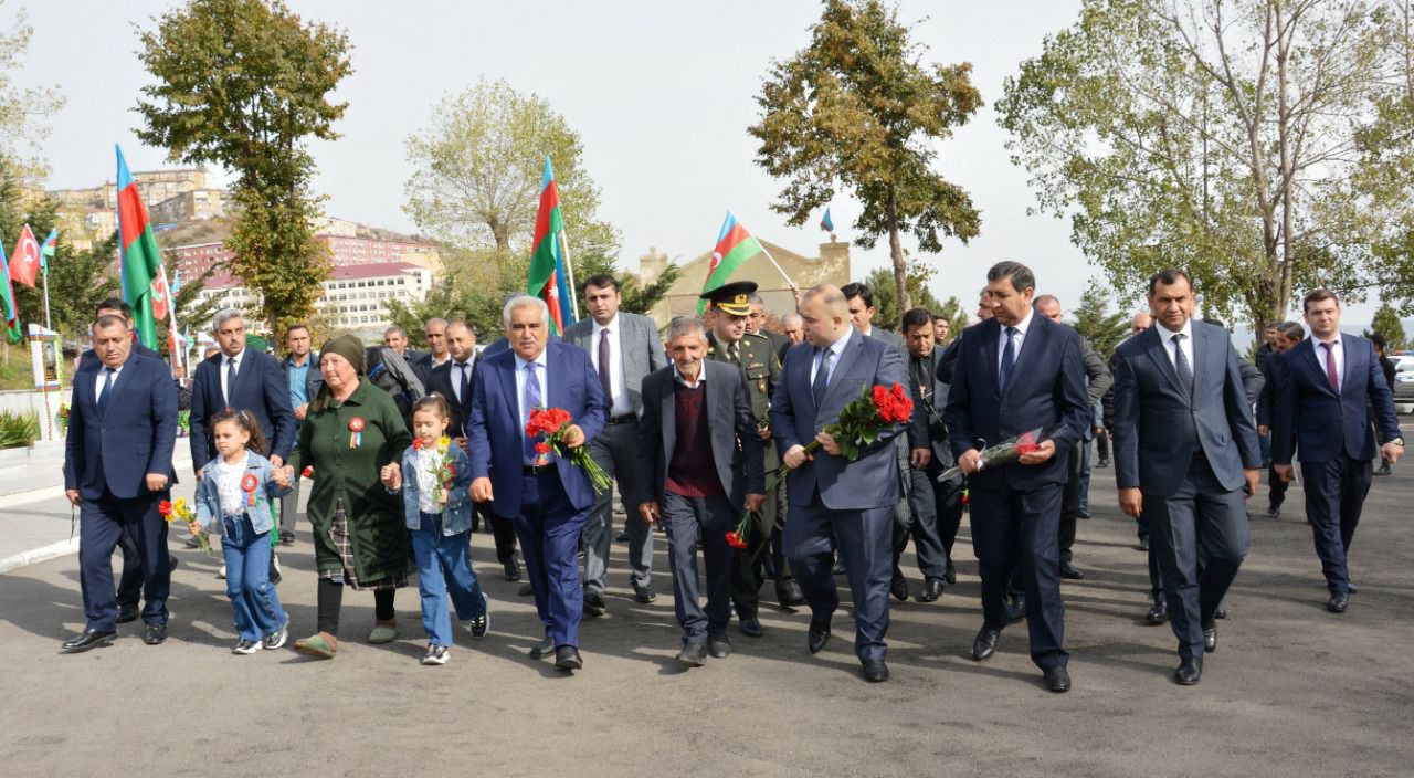 Daşkəsəndə Vətən uğrunda canından keçən şəhidlər anılıb – FOTO  