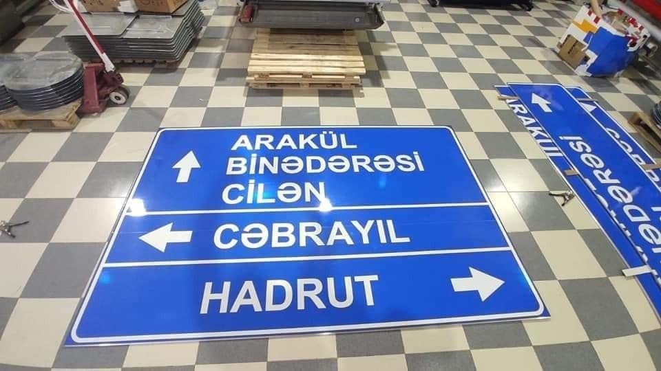 Qarabağda yollar üçün yeni məlumat nişanları hazırlandı - FOTO