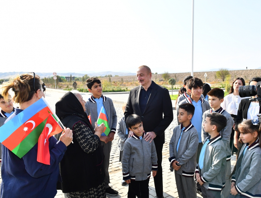 Prezident İlham Əliyev və birinci xanım Ağalı sakinləri ilə GÖRÜŞÜB – FOTO