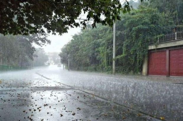 Biləsuvarda güclü yağış bəzi əraziləri işıqsız qoydu