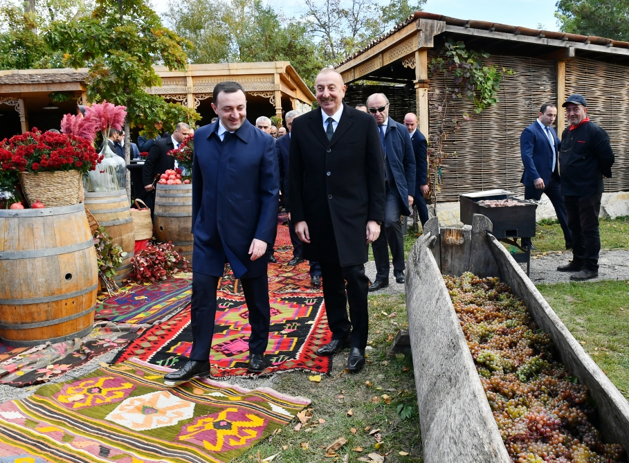 İlham Əliyev və İrakli Qaribaşvili Muxrani saray kompleksini gəzdilər - FOTO