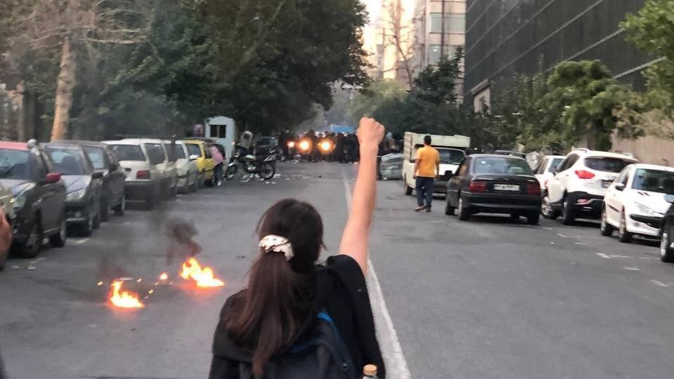İranda etirazlar DAVAM EDİR – Hökumət idarələrinə “molotov” ATILIR - ANBAAN GÖRÜNTÜLƏR 