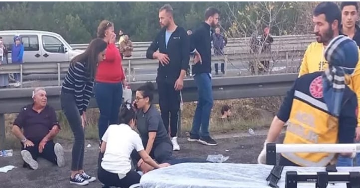 Türkiyədə avtobus qəzaya uğradı - 3 ölü, 16 yaralı var