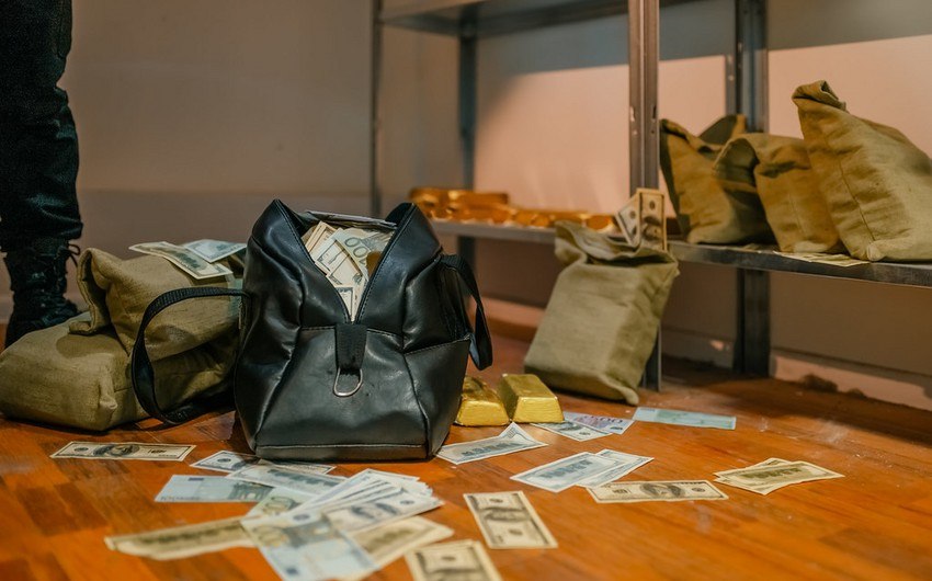 Bakı Avtovağzalında içərisində 30 000 dollar olan çanta OĞURLANDI