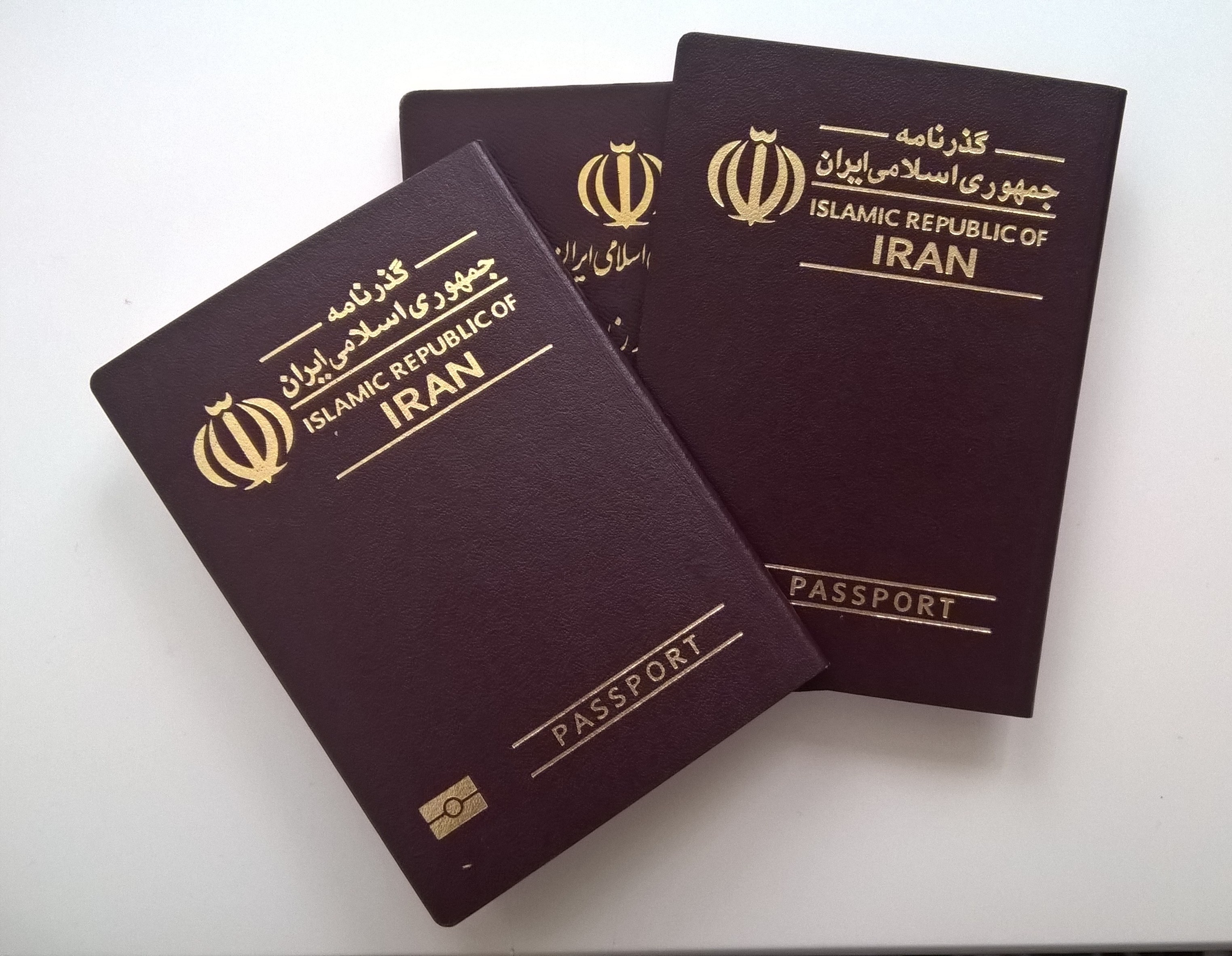 İranda vətəndaşlar pasportlarını yandırır - VİDEO