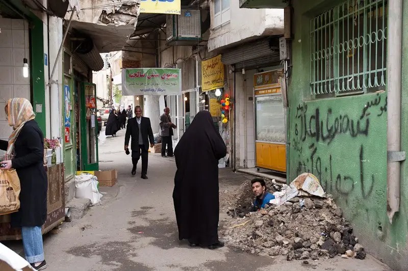 İran qorxuya düşdü: Zibil qutuları yığışdırılır - VİDEO