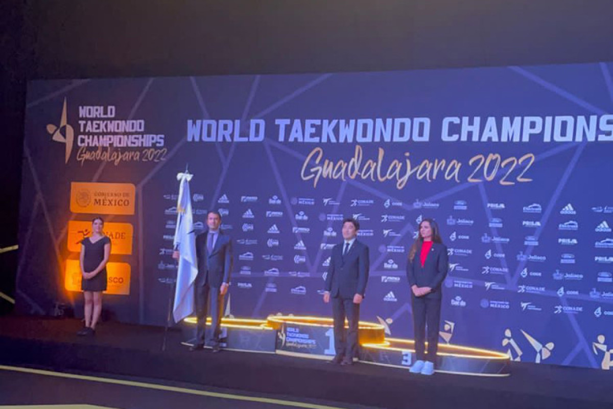 Taekvondo üzrə dünya çempionatının keçici bayrağı Azərbaycana təqdim olundu - FOTO