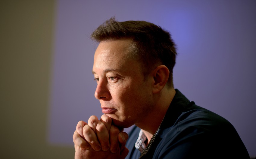 Elon Mask “mavi tık”ın tətbiqini müvəqqəti dayandırdı