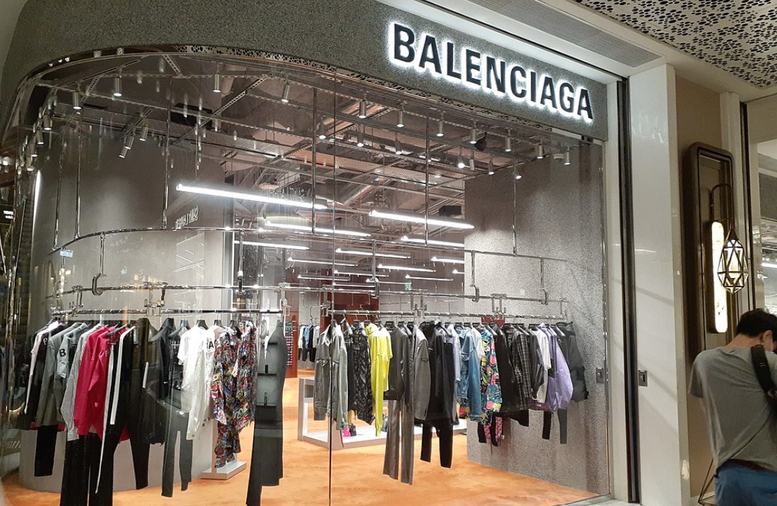“Balenciaga”nın BAŞI DƏRDDƏ - FOTO