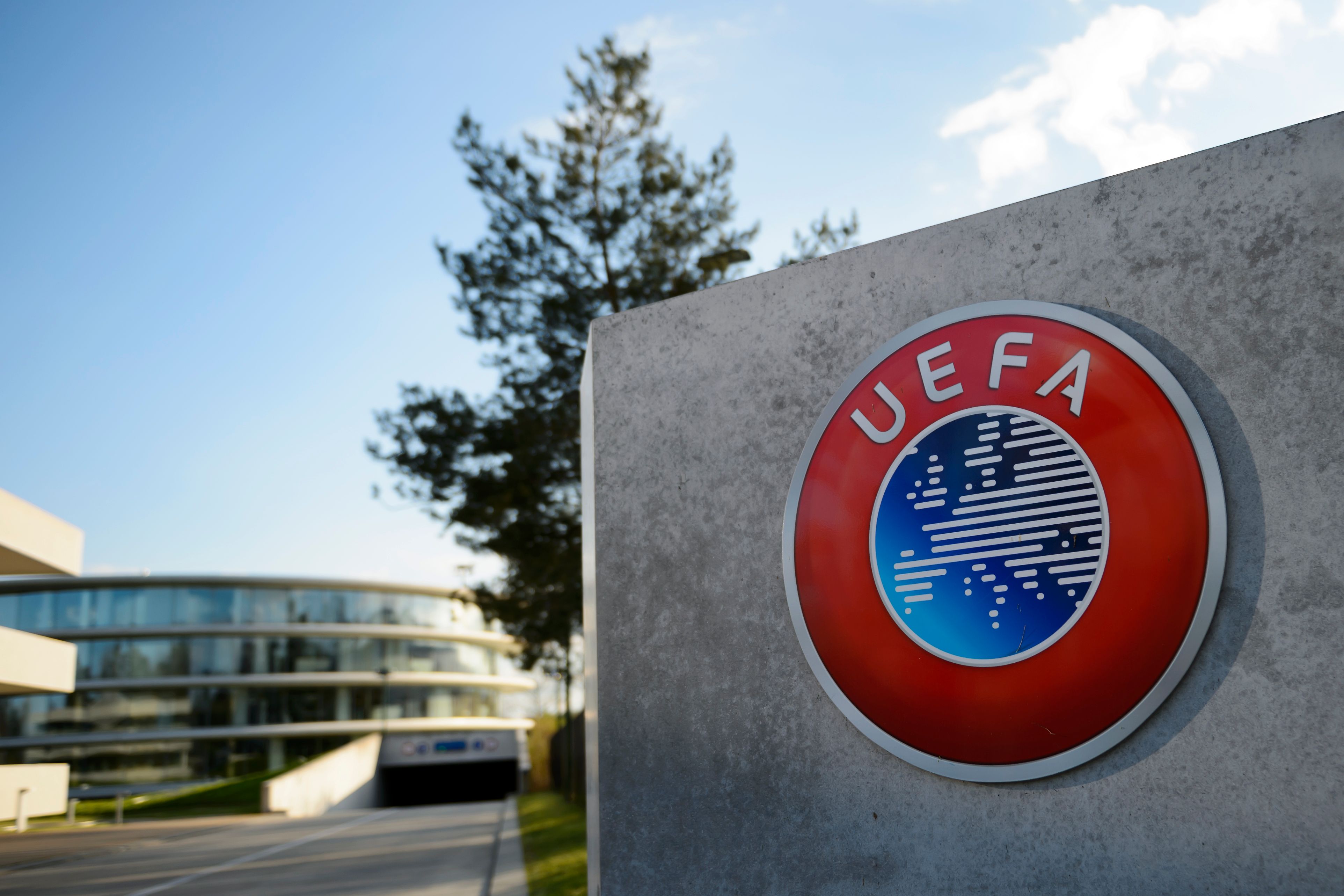 UEFA pandemiya ilə bağlı 