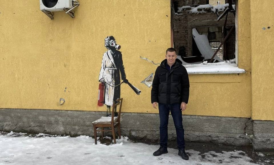 Ukrayna küçələrində əfsanəvi rəssamın əsərləri söküldü – FOTO/VİDEO 