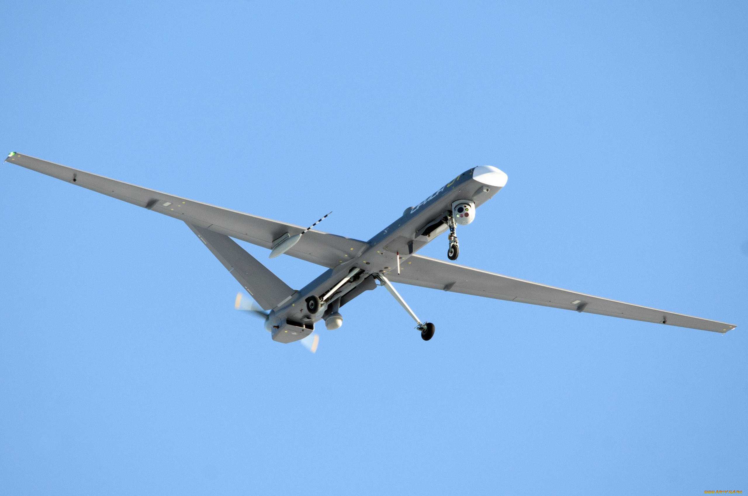 Rusiya aerodromuna dronla HÜCUM – 2 qırıcı zədələndi - VİDEO