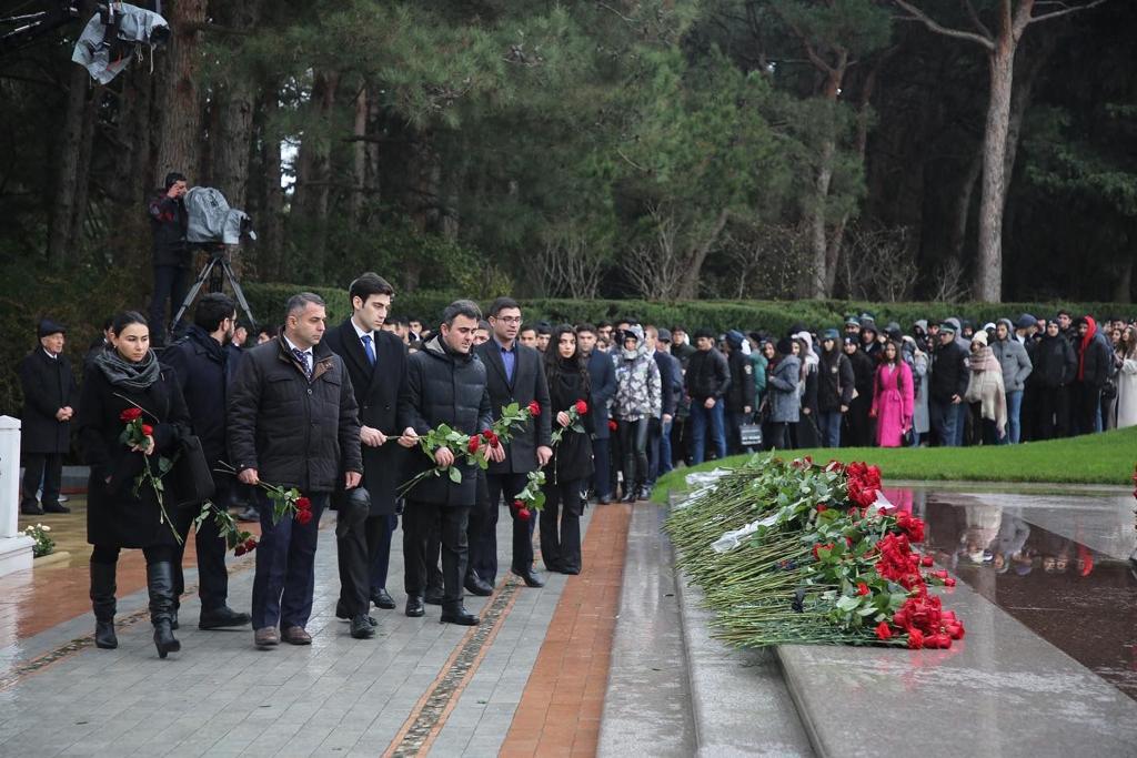 “İrəli” İctimai Birliyi Ulu Öndərin anım günü ilə bağlı silsilə tədbirlər keçirib - FOTO