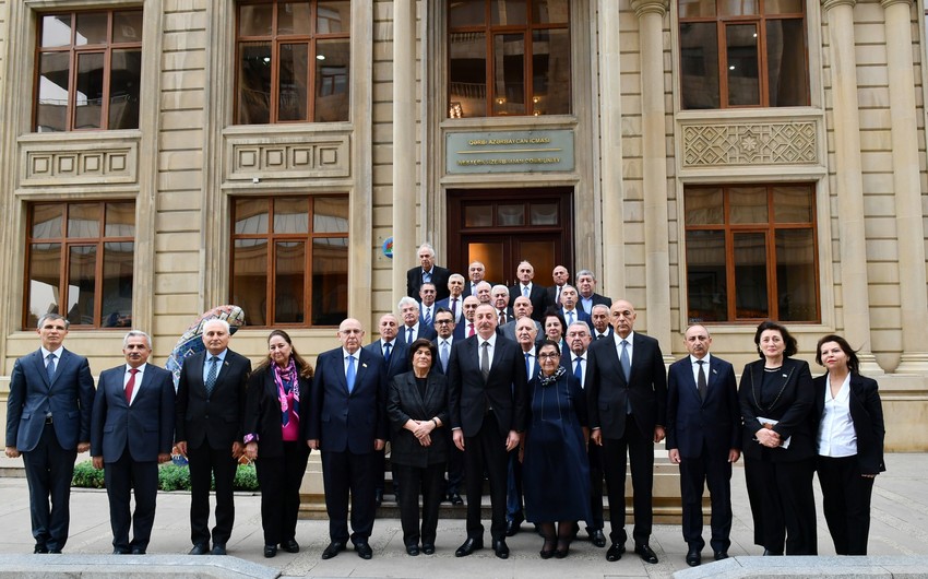 Prezident Qərbi Azərbaycan İcmasının inzibati binasında yaradılan şəraitlə tanış oldu - YENİLƏNİB - FOTO