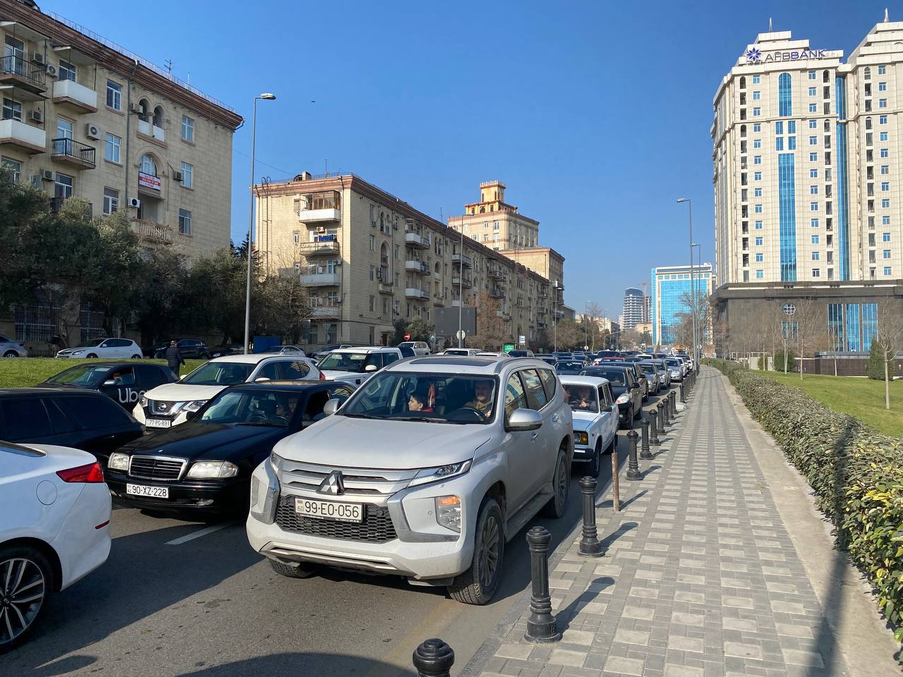 Bakının mərkəzində uzun tıxac yarandı – FOTO