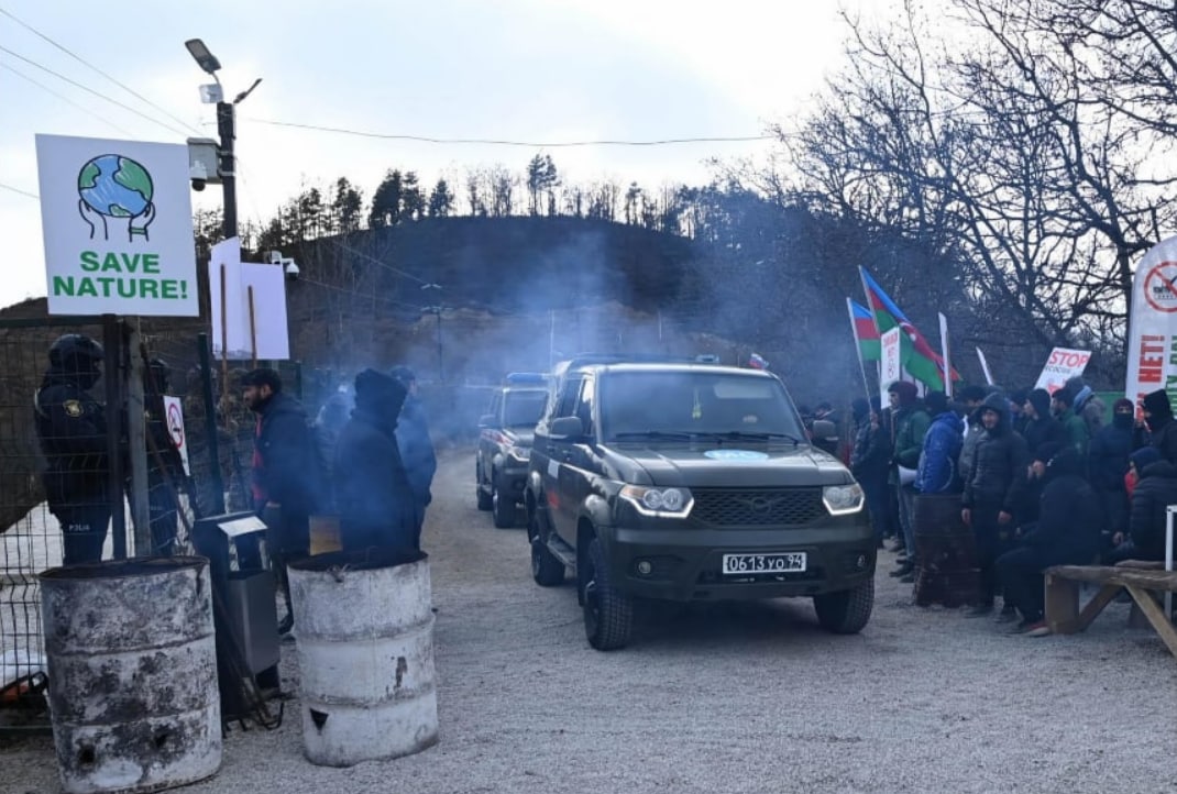 Xankəndi-Laçın yolunda sülhməramlıların daha 2 minik avtomobili keçdi