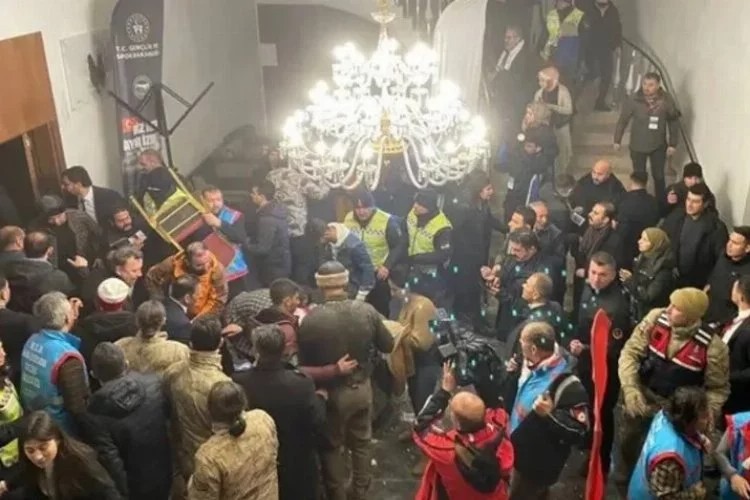 Türkiyədə hotel zalının tavanı ÇÖKDÜ – Yaralılar var - VİDEO 