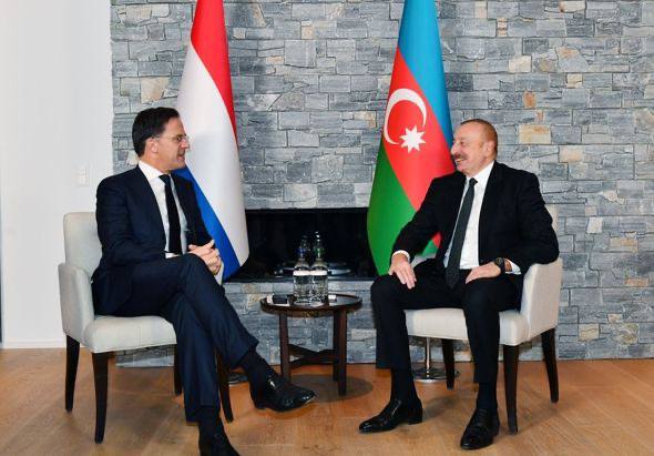 Azərbaycan Prezidenti Davosda Niderland Krallığının Baş naziri ilə görüşdü - FOTO 
