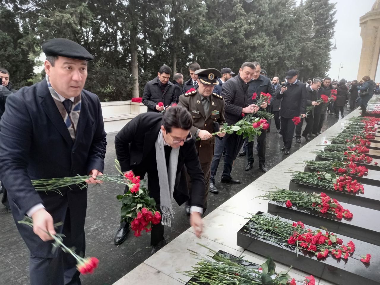 İranın ölkəmizdəki səfiri Şəhidlər xiyabanını ziyarət etdi – FOTO 