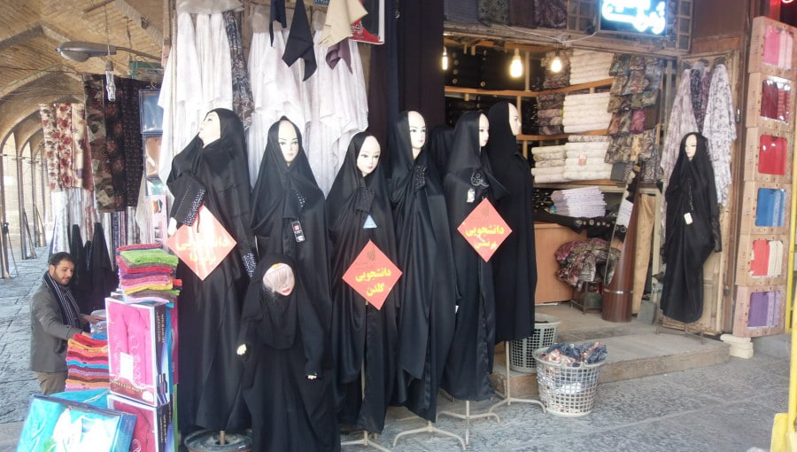 İranda qadın geyim mağazaları bu səbəbdən bağlanır