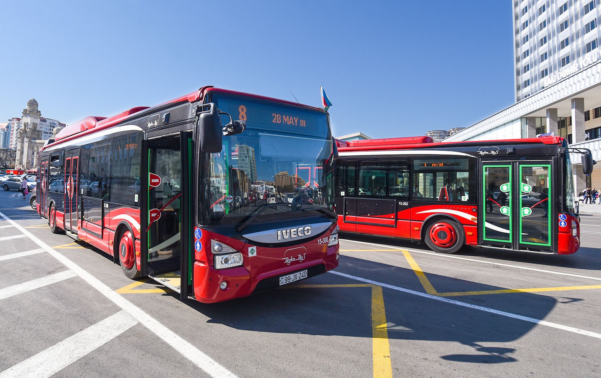 Bakıda 102 marşrut avtobusu GECİKİR