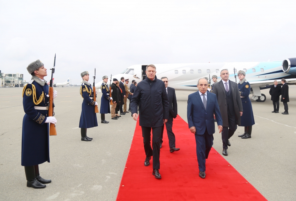 Rumıniya Prezidenti Azərbaycana rəsmi səfərə gəlib - FOTO Rumıniya Prezidenti Azərbaycana rəsmi səfərə gəlib - FOTO