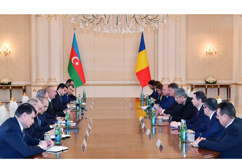 İlham Əliyev: “Buxarestdə imzalanmış sənəd qarşımızda yeni perspektivlər açır” İlham Əliyev: “Buxarestdə imzalanmış sənəd qarşımızda yeni perspektivlər açır”