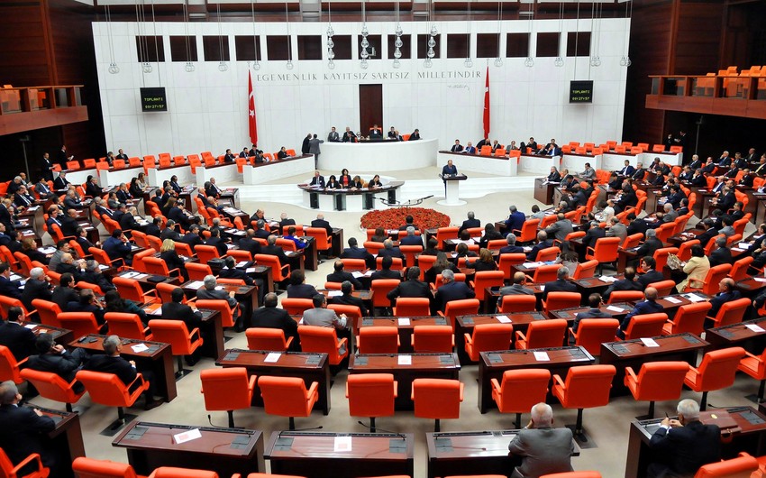 Türkiyə parlamenti 1 həftəlik işini DAYANDIRDI